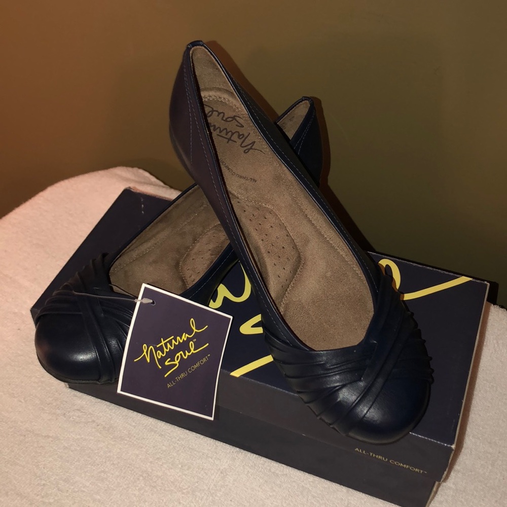 Navy blue flats. NWT. Never worn. Tried on only.